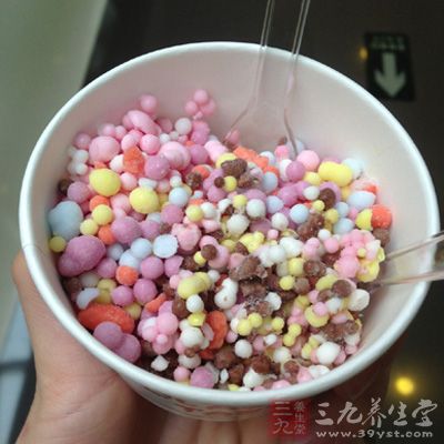 过食甜味会伤肾而使骨节疼痛，头发脱落