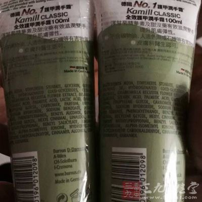 而保湿剂是吸水性物质，其作用是从环境中或从皮肤深层将水分吸收至皮肤表面