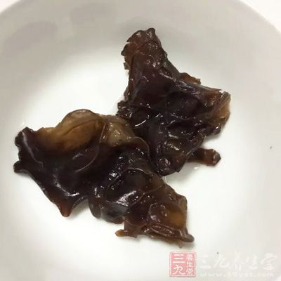 经期内应多吃葱白、木耳