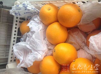 橙子属于低卡又美味的水果