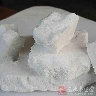 白矾有强烈的凝固蛋白的作用