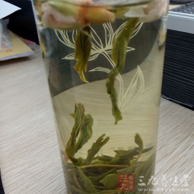 绿茶具有抗癌的作用，绿茶营养成分高