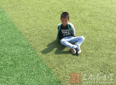 出现伤口的时候一定要尽早去医院诊治 出现伤口的时候一定要尽早去医院诊治