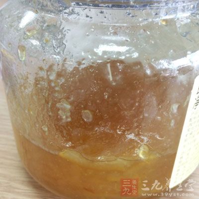 第二种：过期蜂蜜  预防干裂