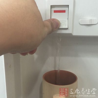 每天8杯水