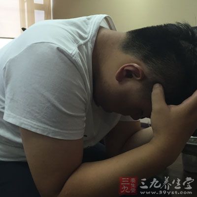 中年人家庭瑣事多，工作任務(wù)重，情緒容易波動。