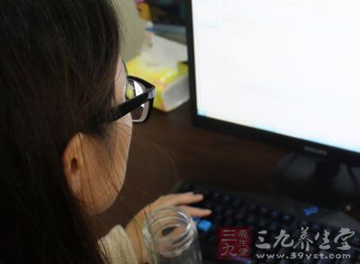 电脑族经常使用电脑,而大多数人先感到不适的部位应该是手 电脑族经常使用电脑,而大多数人先感到不适的部位应该是手