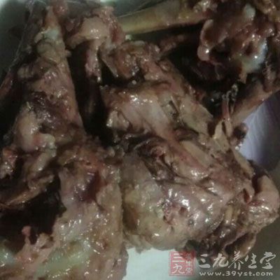 狗肉味甘、咸，性溫，具有益脾和胃、滋補(bǔ)壯陽作用