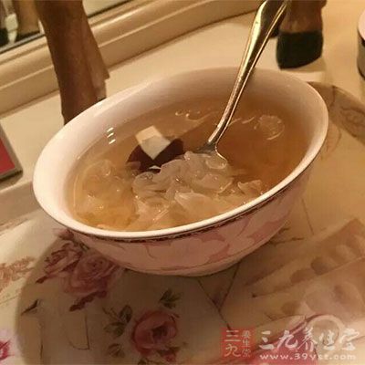 银耳茶有滋阴降火润肺止咳的功效