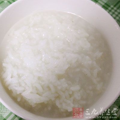 粥可調(diào)節(jié)胃口，增進食欲，補充身體需要的水分