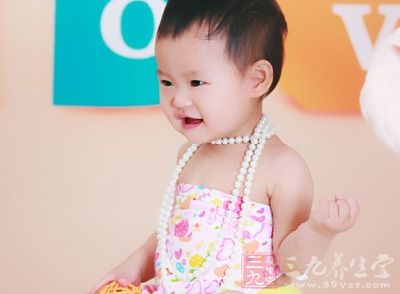 宝宝穿衣原则1:小肚兜保护小肚子 宝宝穿衣原则1:小肚兜保护小肚子