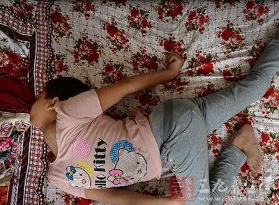 13岁脑瘫 女孩靠酒减轻痛感  一天一斤白酒 - 三