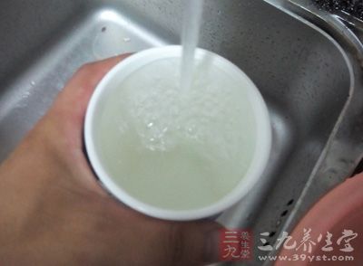 一同加水煮沸20分鐘