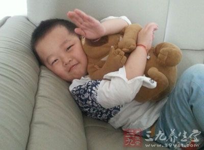 给婴儿买配方奶粉要买贵的，因为越贵的奶粉越好