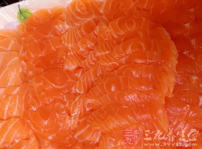　三文鱼是一种非常健康的食物