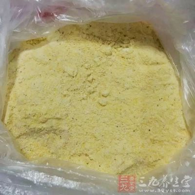 材料：南瓜，糯米粉，油