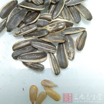 裸露在室外或密封不好的瓜子