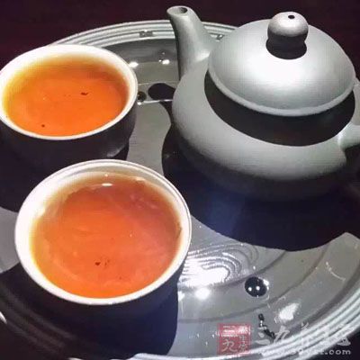 茶中的鞣酸會(huì)和鐵結(jié)合為鞣酸鐵