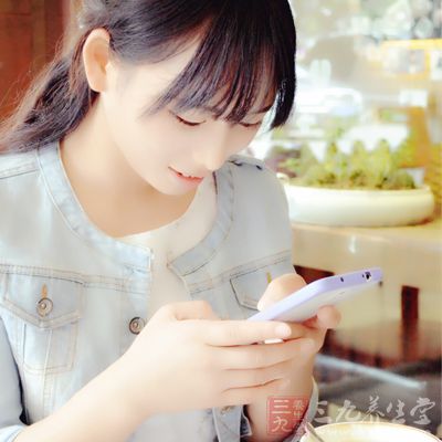 人物-美女 街拍 玩手机1769-养生信息事业部-图片组-熊熊拍摄-王妍雅修