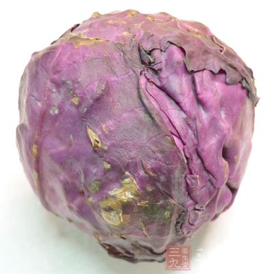 紫甘蓝能够减轻关节疼痛症状，并且还能够防治感冒引起的咽喉疼痛