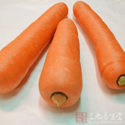 食用胡萝卜时不宜加醋太多; 以免胡萝卜素损失