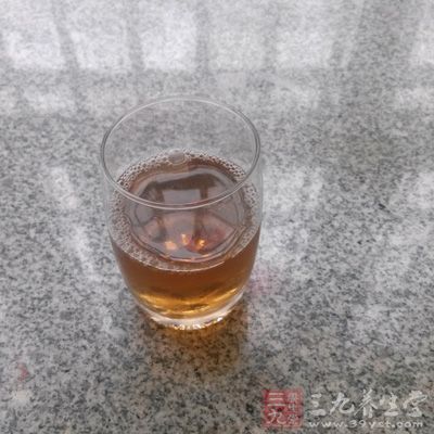 大黃山楂茶：大黃10克，山楂肉15克，水煎代茶飲