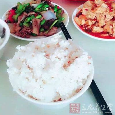 适宜的食品---米饭、粥、面、面类、葛粉、汤、芋类、软豆类。