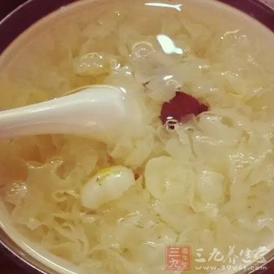 胸闷呼吸吃力的人应该注意饮食方面吃些清淡的东西