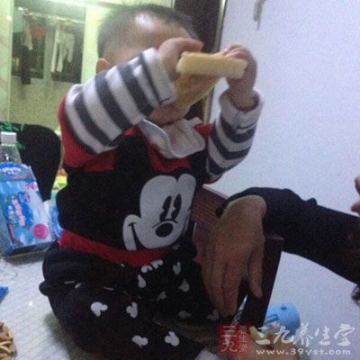 引起新生儿呕吐的其他原因