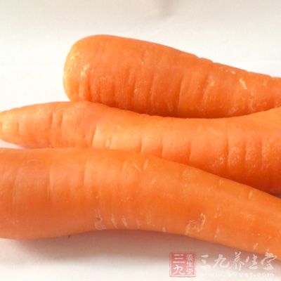 胡萝卜又叫小人参，含有大量维生素a