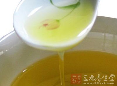 孕妇在孕期食用茶油不仅可以增加母乳