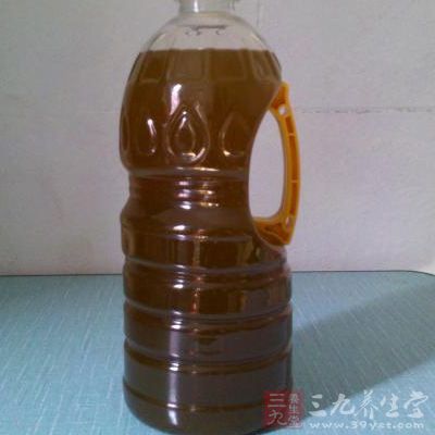 茶油主要含脂肪油(为油酸、硬脂酸等的甘油酯)