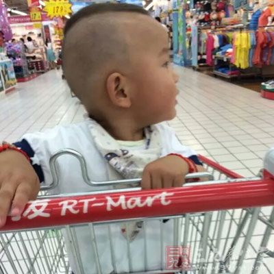 牛奶喂养的新生儿有时也可能出现便秘