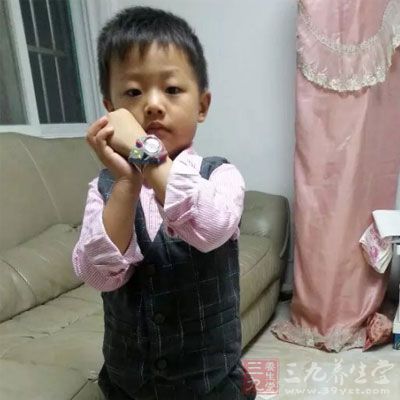 阅读兴趣的培养，可以丰富婴幼儿的生活内容