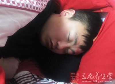 睡不好傷精又傷身 男性睡覺(jué)什么姿勢(shì)好