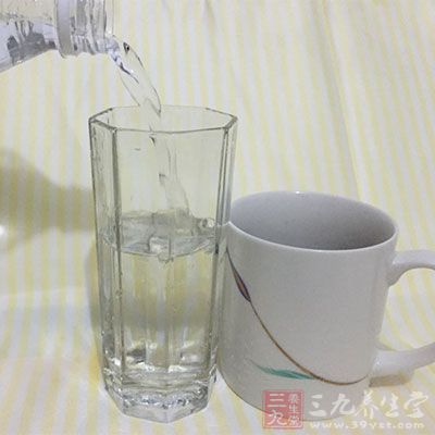 中年人必須養(yǎng)成定時飲水的習(xí)慣