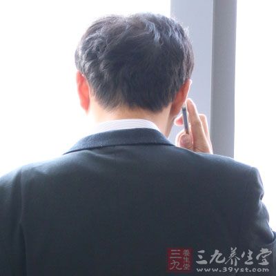 男人“生理期”症状二：口舌生疮，牙齿龈痛。