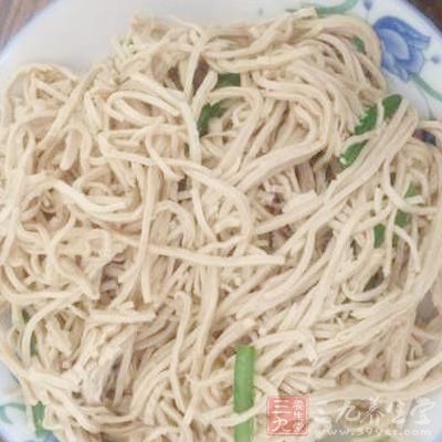 应多吃富含这些营养素的食物，如大豆制品