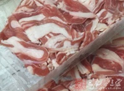 羊肉的功效比較廣泛，可以對腰膝酸軟起到治療的作用