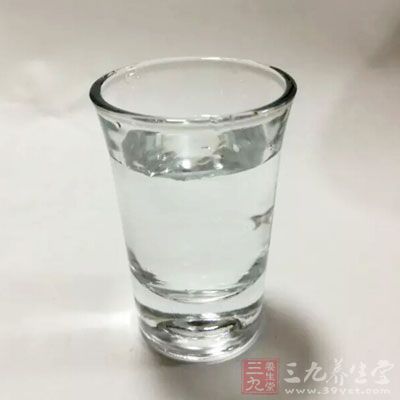 長期接觸濕地;酗酒、大量吃刺激性食物等