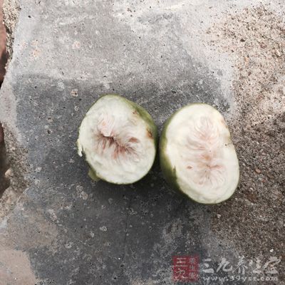 无花果60~120克，猪蹄500克。加水适量，以水火炖至烂熟