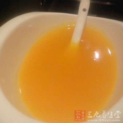 南瓜煮熟后用料理棒绞碎