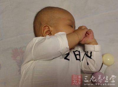 健康宝宝的指甲都是可爱的粉红色