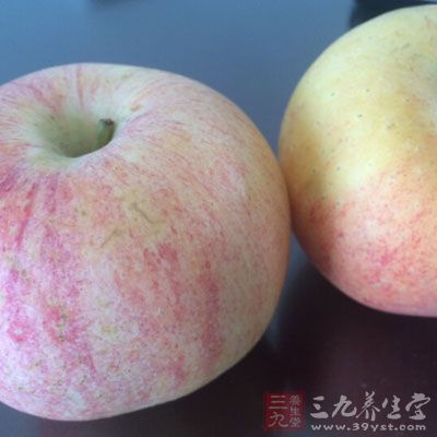 苹果是最有效的减肥水果，卡路里低并且含有丰富的营养物质