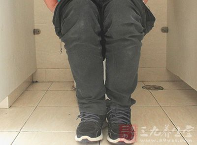 蹲厕所看书看报 蹲厕所看书看报