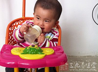 母乳是孩子好的营养品，母乳中含有大量小儿所需要的消化酶与抗体