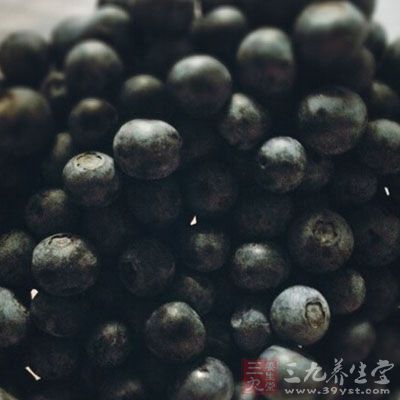 藍(lán)莓的果膠含量很高，能有效降低膽固醇