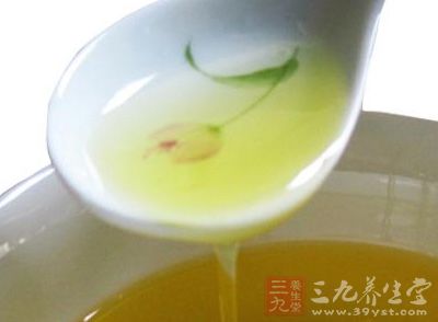 茶油的不饱和脂肪酸含量高达90%，远远高于菜油、花生油和豆油