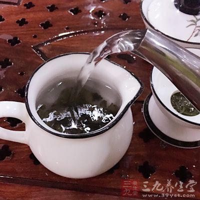 乌龙茶是一种清新、带有花香味的茶叶