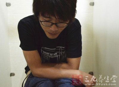 不宜:久坐马桶 不宜:久坐马桶
